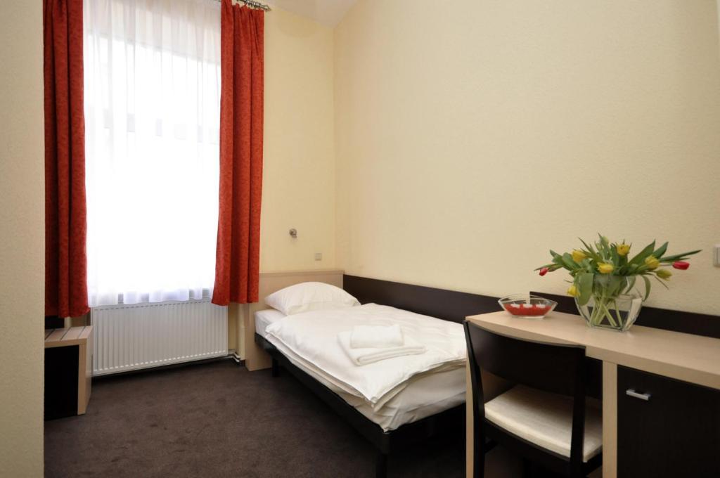 Hotel Bova Frankfurt am Main Szoba fotó