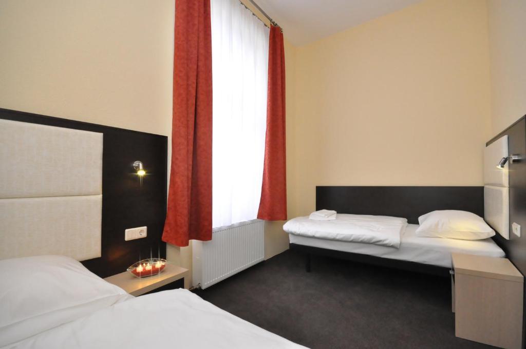 Hotel Bova Frankfurt am Main Szoba fotó
