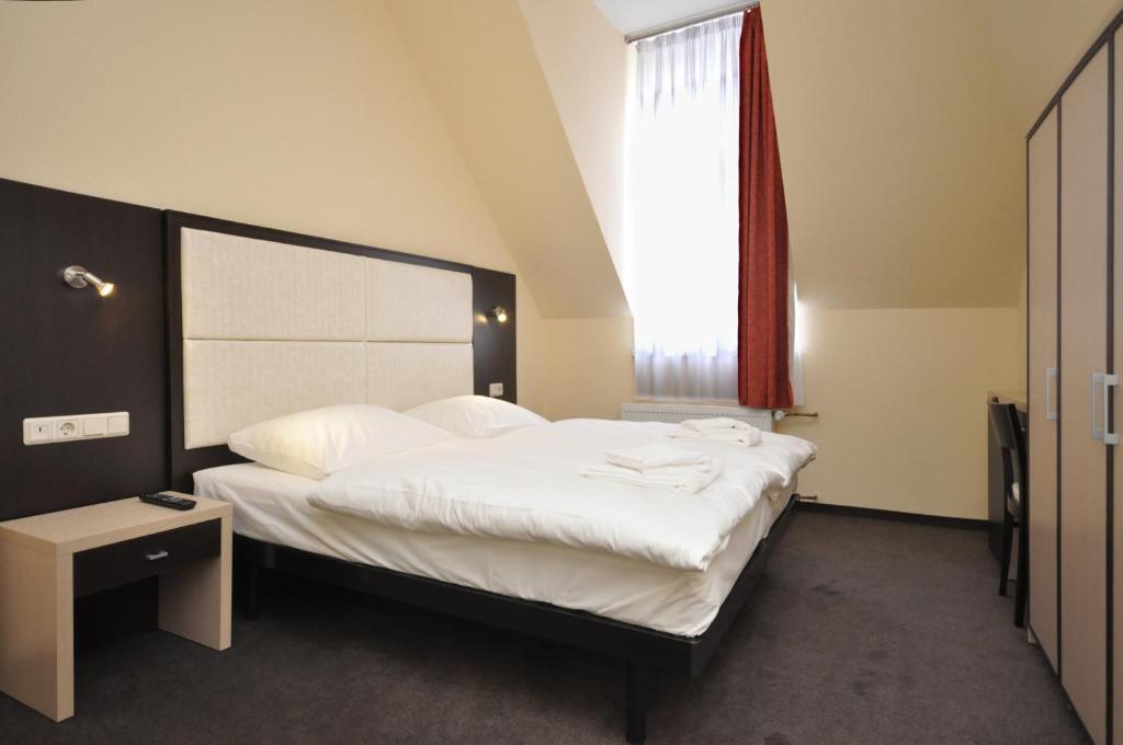 Hotel Bova Frankfurt am Main Szoba fotó